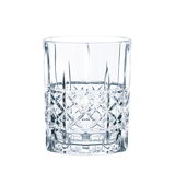 Kristallglas mit elegantem Schliffmuster, frontal fotografiert.