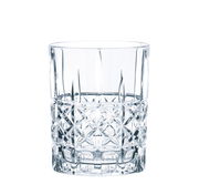 Kristallglas mit elegantem Schliffmuster, frontal fotografiert.