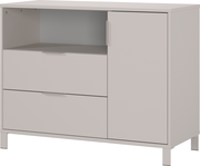 Breite Kommode mit zwei Schubladen und einer Tür, aus hellem Holz, frontal betrachtet.