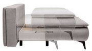 Seitenansicht eines grauen Boxspring-Funktionssofas mit sichtbarem Stauraum unter der Sitzfläche.