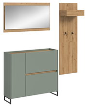 Badmöbel-Set in Salbeigrün und Eiche: Unterschrank mit schwarzem Metallgestell, Wandspiegel mit Holzrahmen und Garderobenpaneel mit Haken; dargestellt in Frontansicht mit leichter Perspektive