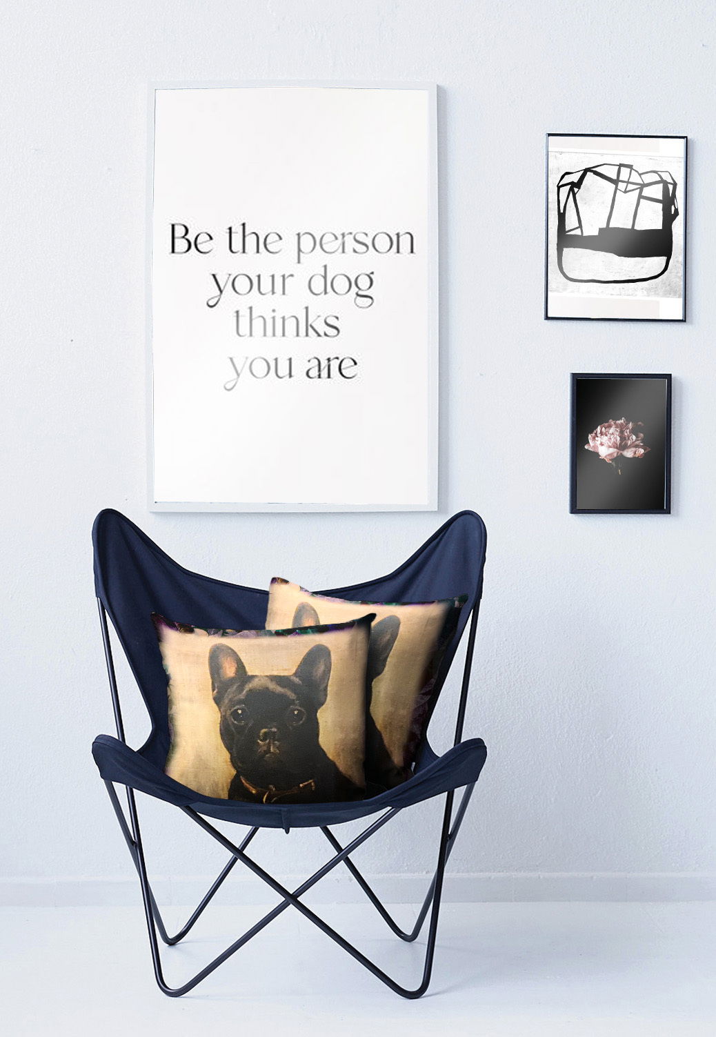 Apelt Kissenhülle 46X46 Kissenhülle 46x46 cm mit Hundemotiv auf einem blauen Stuhl, frontal fotografiert.