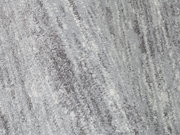 Nahaufnahme eines Uni-Teppichs in Grautönen mit weicher, flauschiger Textur.