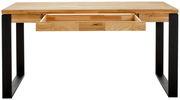 Moderner Schreibtisch aus Holz mit schwarzem Metallgestell und offener Schublade, Frontalansicht.