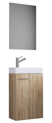 Modernes Badmöbel-Set mit rechteckigem Spiegel, Holz-Waschtischunterschrank in Eiche-Optik, weißem Aufsatzwaschbecken und verchromter Armatur, Ansicht schräg von vorne vor weißem Hintergrund