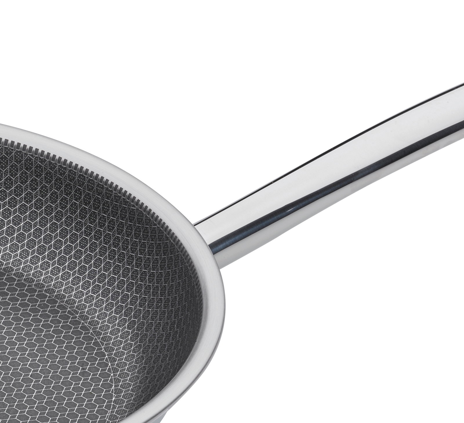 Nahaufnahme einer Bratpfanne XL CUT RESIST PURESpring mit hexagonalem Muster auf der Innenfläche und einem glänzenden Griff.