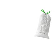 Müllbeutel mit grünem Zugband, schräg von vorne fotografiert