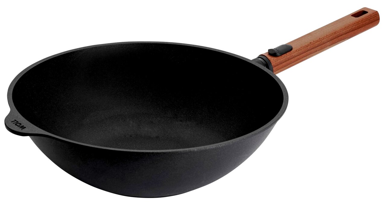 Gusseisen-Wok mit Holzgriff, seitliche Perspektive