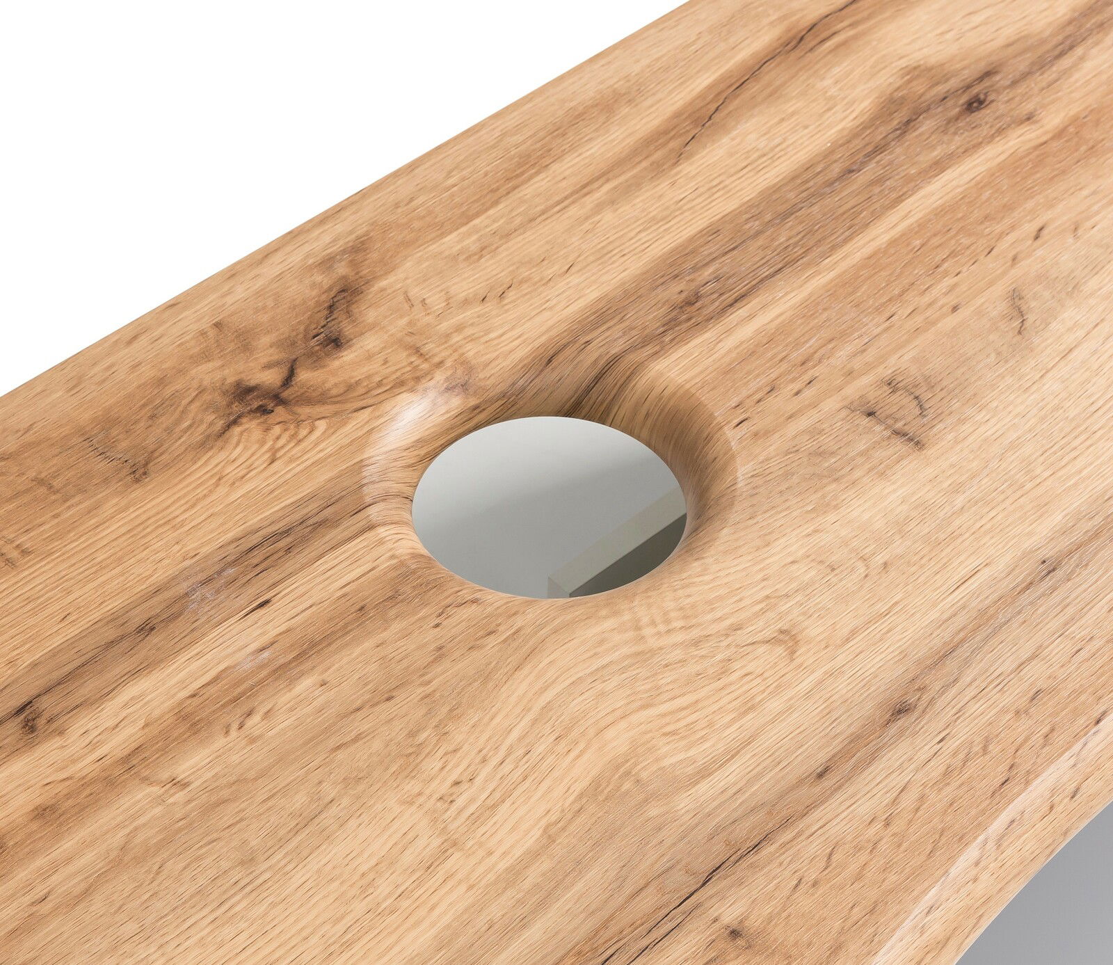 Nahaufnahme eines Waschtisch-Sets aus Holz mit einer runden Aussparung für das Waschbecken, aus der Vogelperspektive.