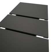 Moderner, schwarzer Esstisch aus der Vogelperspektive mit erweiterbarer Tischplatte.