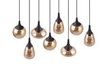 Mehrere moderne Pendelleuchten mit goldfarbenen Glaskörpern und schwarzen Aufhängungen, von unten betrachtet.