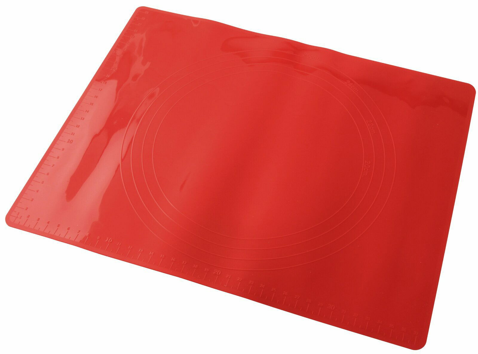 Dr. Oetker Teigmatte FLEXXIBEL Rote Silikonmatte 38x30cm mit Maßangaben und kreisförmigen Markierungen, schräg von oben fotografiert.