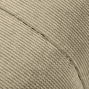 Nahaufnahme eines Hockers mit geripptem Stoffbezug in beige, seitliche Perspektive