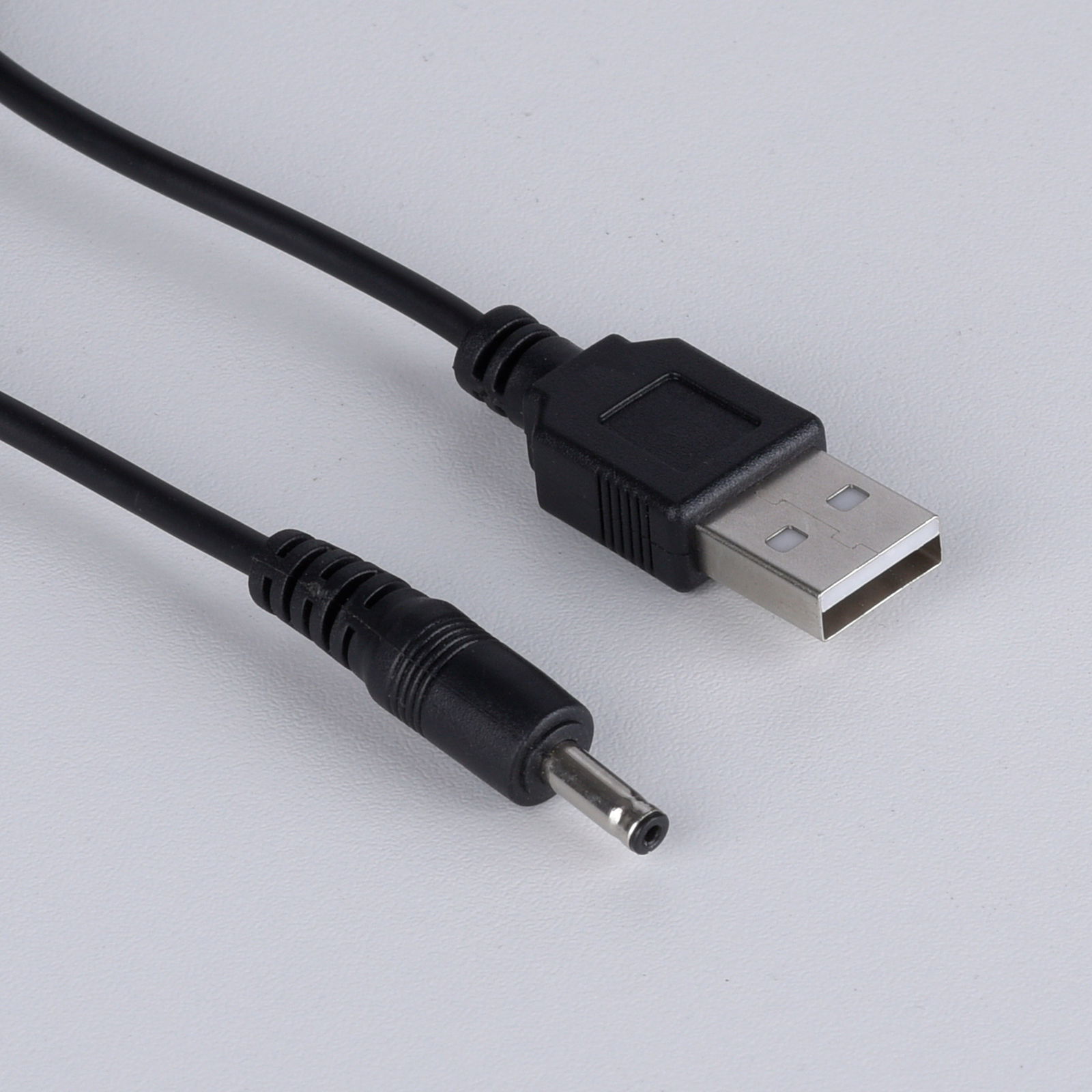 USB-Kabel mit DC-Stecker, Ansicht von oben