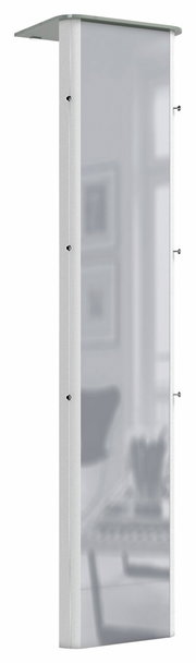 Moderne Garderobe mit Spiegel, seitliche Perspektive