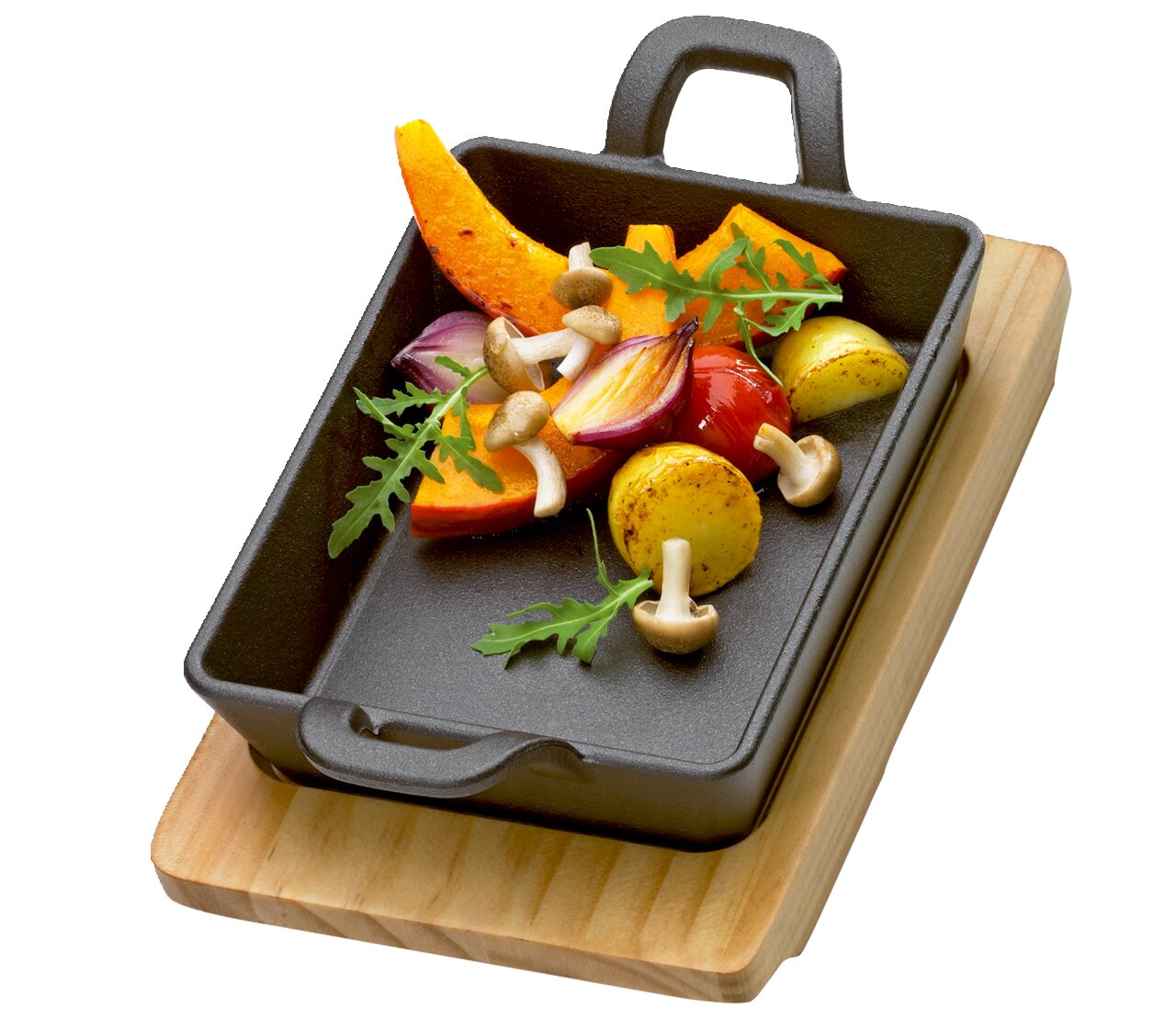 BBQ Grillpfanne mit Holzbrett, gefüllt mit buntem Gemüse, aus der Vogelperspektive