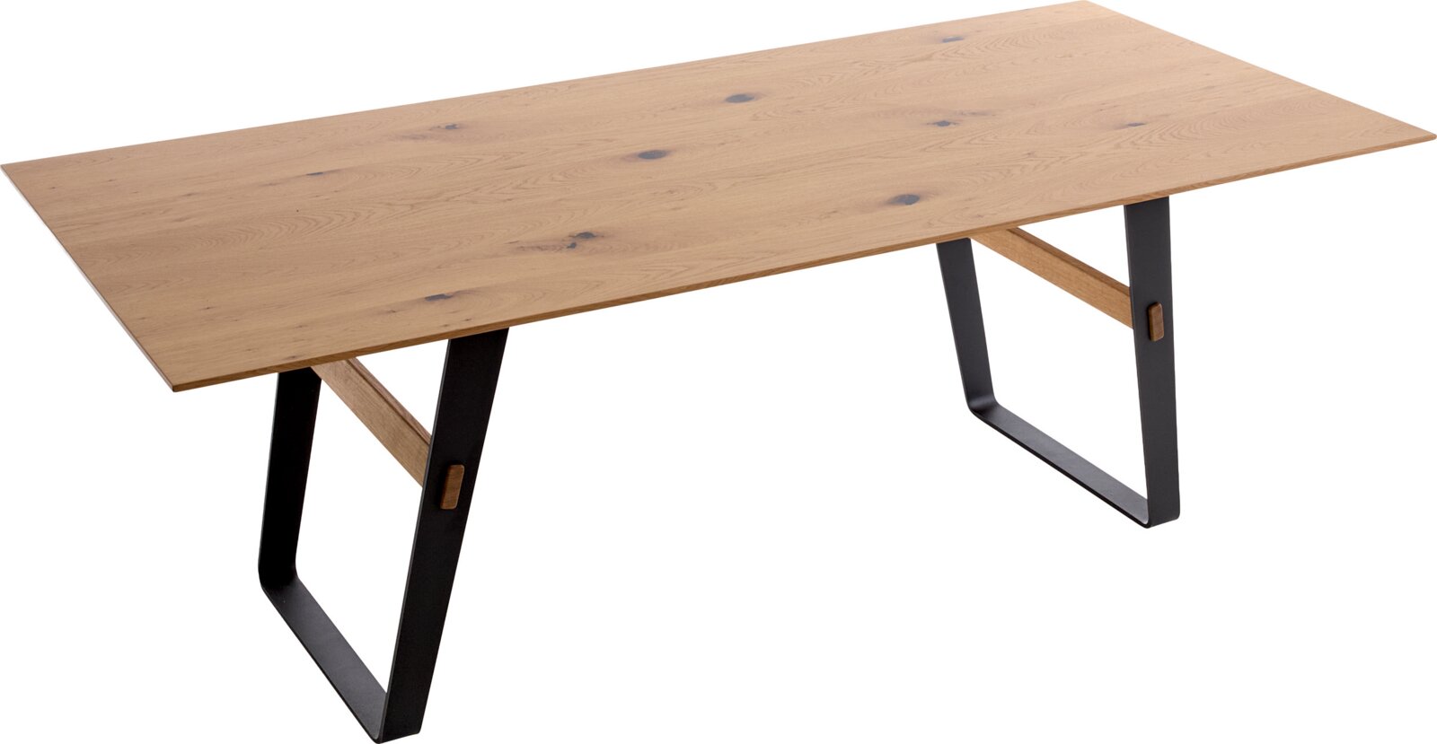 Koinor Eettafel ASCOLIO Rechteckiger Esstisch mit heller Holzplatte und schwarzen Metallkufen, schräg von oben in Dreiviertelansicht fotografiert