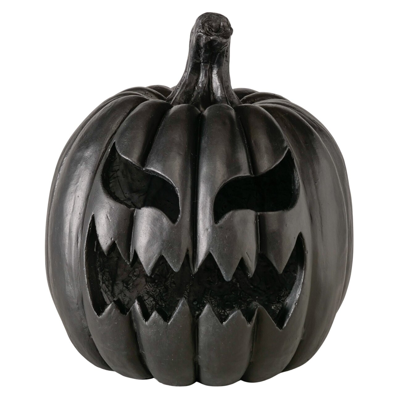 Schwarzer Halloween-Kürbis (Jack-o’-Lantern) mit grimmigem, ausgeschnittenem Gesicht und Stiel, freigestellt auf weißem Hintergrund, Frontansicht.