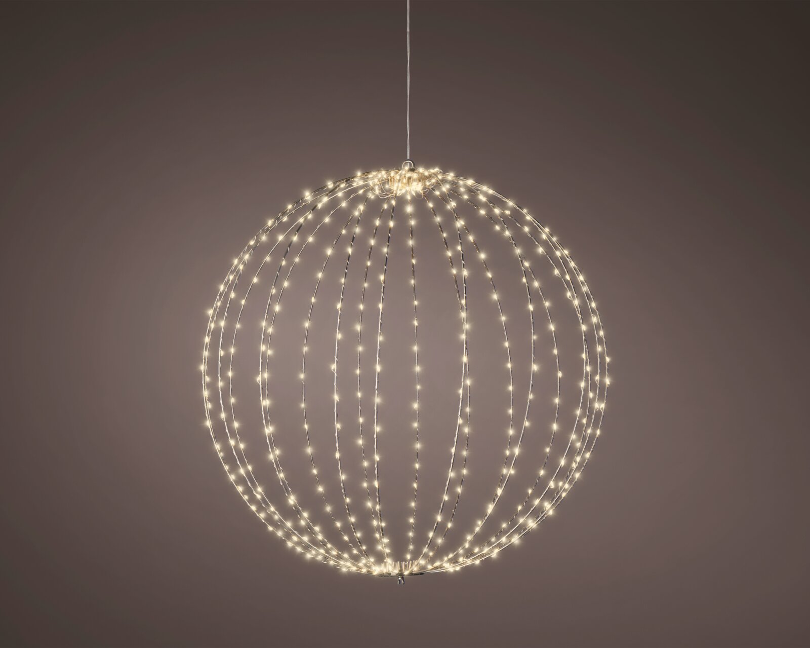 Kugelförmige Hängelampe mit silbernen Micro-LEDs, seitliche Perspektive