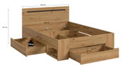 Massives Holzbettgestell in Eiche-Optik mit hohem Kopfteil und zwei ausgezogenen Bettkästen, Maßangaben und 25-kg-Belastungshinweis eingeblendet, dargestellt in schräger Vorderansicht (3/4-Perspektive) von links.