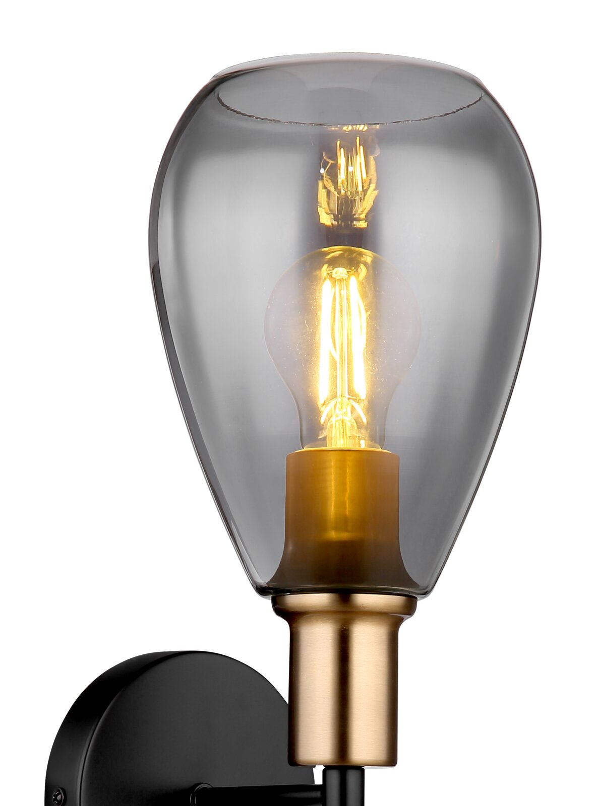 Moderne Wandleuchte mit rauchgrauem Glasschirm und goldener Fassung, seitliche Perspektive