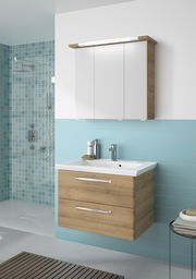 Moderner Badblock mit Holzoptik und weißem Waschbecken, frontal abgebildet vor blauen Fliesen.