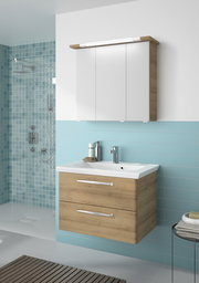 Moderner Badblock mit Holzoptik und weißem Waschbecken, frontal abgebildet vor blauen Fliesen.