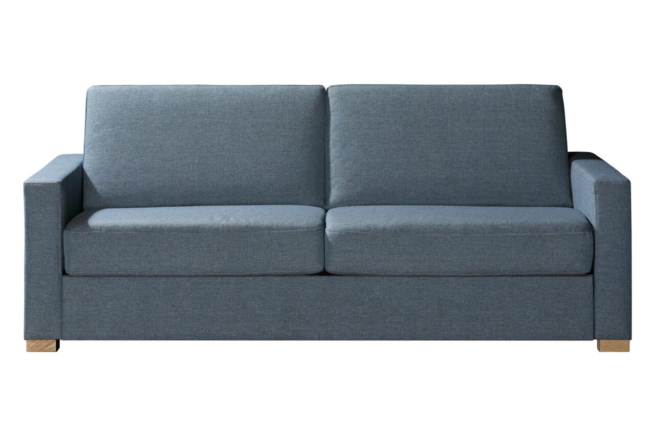 Frontale Ansicht eines blauen Verwandlungssofas mit zwei Sitzkissen und Armlehnen.