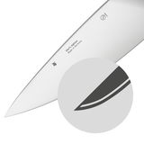 Nahaufnahme eines Küchenmessers der Chef's Edition, hergestellt in Deutschland, mit Fokus auf die Klinge.