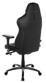 Rückansicht eines schwarzen Gaming-Stuhls mit verstellbaren Armlehnen und stabiler Basis auf Rollen.