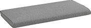 Graues, rechteckiges Kissenpolster mit abgerundeter Ecke, in schräger Seitenansicht von vorne auf weißem Hintergrund