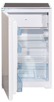 Offener Kühlschrank mit Gefrierfach, Ansicht von vorne links