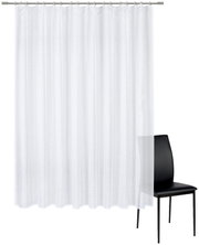 Transparenter weißer Voile-Gardinenvorhang an silberner Gardinenstange mit Ringen, frontal in Innenraum-Ansicht, rechts teilweise ein schwarzer Stuhl sichtbar