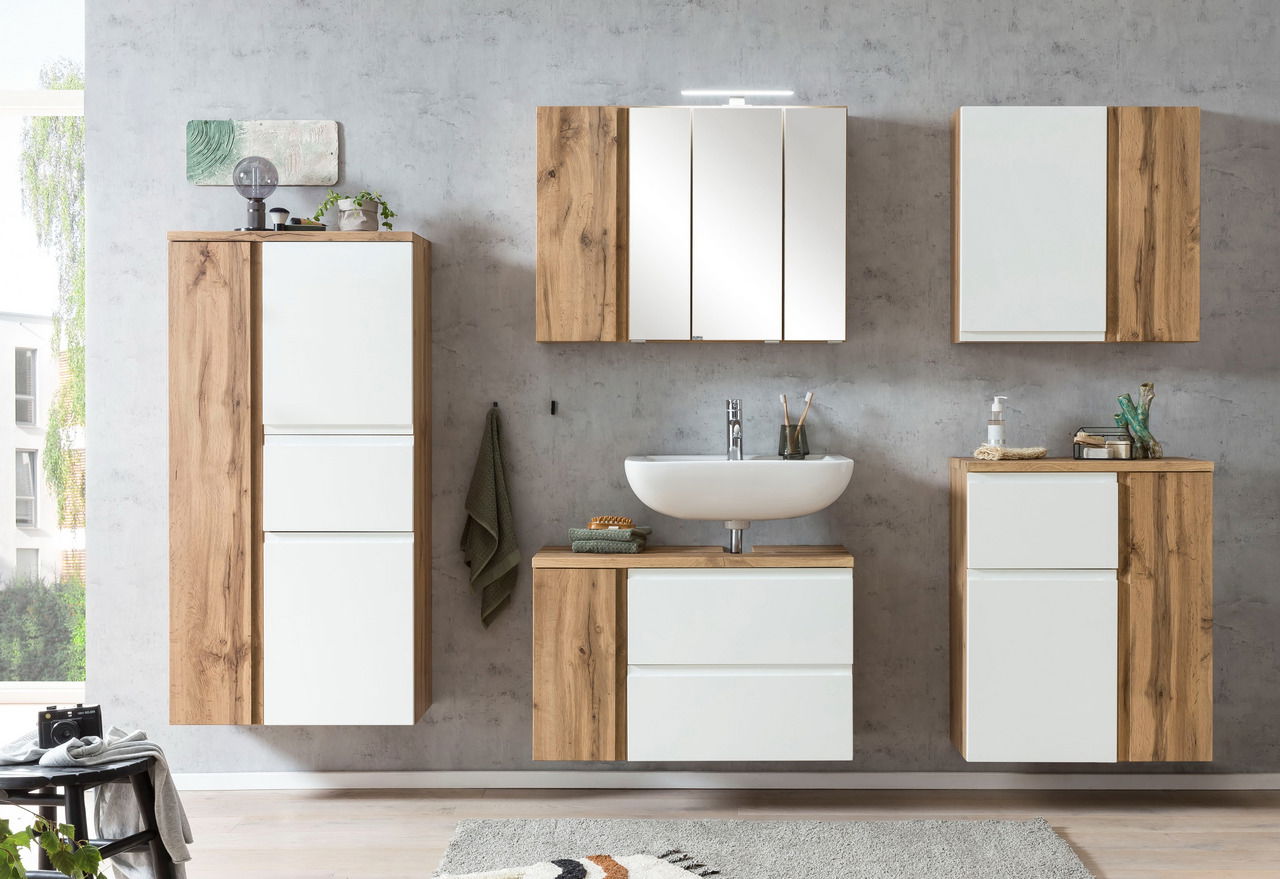 Moderner Midischrank 65 cm in Holzoptik mit weißen Fronten, frontal betrachtet, Teil eines stilvollen Badezimmersetups.