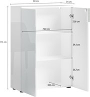 Weißer, niedriger Aktenschrank mit zwei Türen, geöffnet, zeigt zwei Einlegeböden. Maße: 80 cm Breite, 34 cm Tiefe, 113 cm Höhe. Frontansicht.