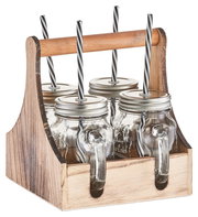 Trinkgläser-Set mit vier Gläsern in einem Holzträger, jedes Glas mit Deckel und gestreiftem Strohhalm, seitliche Perspektive