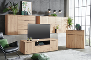 Wohnzimmermöbel-Set aus Holz mit Kommode, Sideboard, XL-Sideboard und TV-Lowboard in moderner Einrichtung, seitliche Perspektive