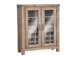 Rustikales Highboard aus Holz mit Glastüren, frontal fotografiert