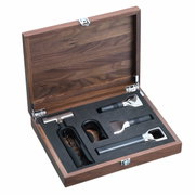 Open sommelier-set Baric, 5-delig, in een elegante houten kist, bovenaanzicht, met diverse wijnaccessoires zoals een kurkentrekker en een flesopener.