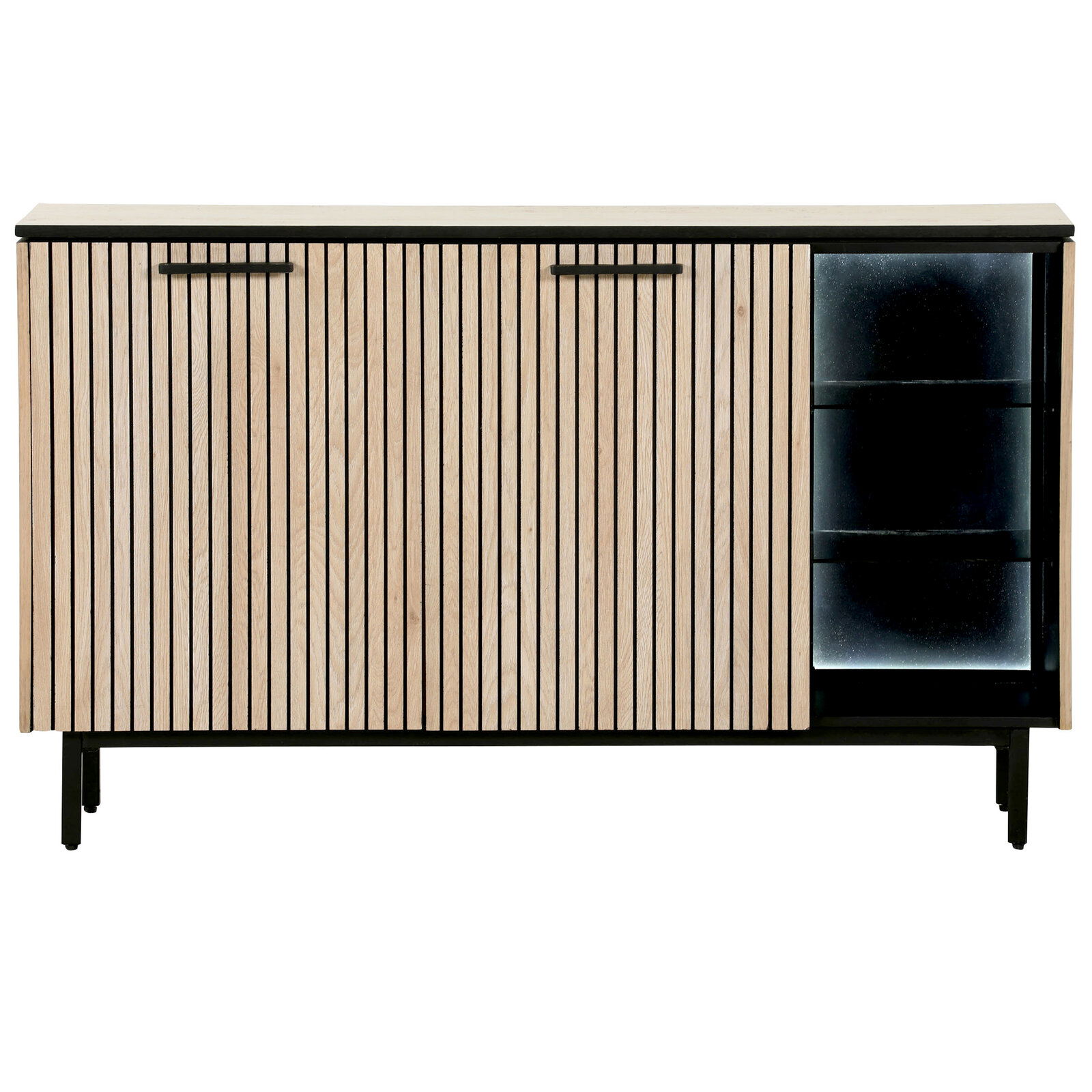 Frontale Ansicht eines modernen Sideboards mit Holzlamellen und offenen Regalfächern auf der rechten Seite.