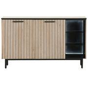 Frontale Ansicht eines modernen Sideboards mit Holzlamellen und offenen Regalfächern auf der rechten Seite.