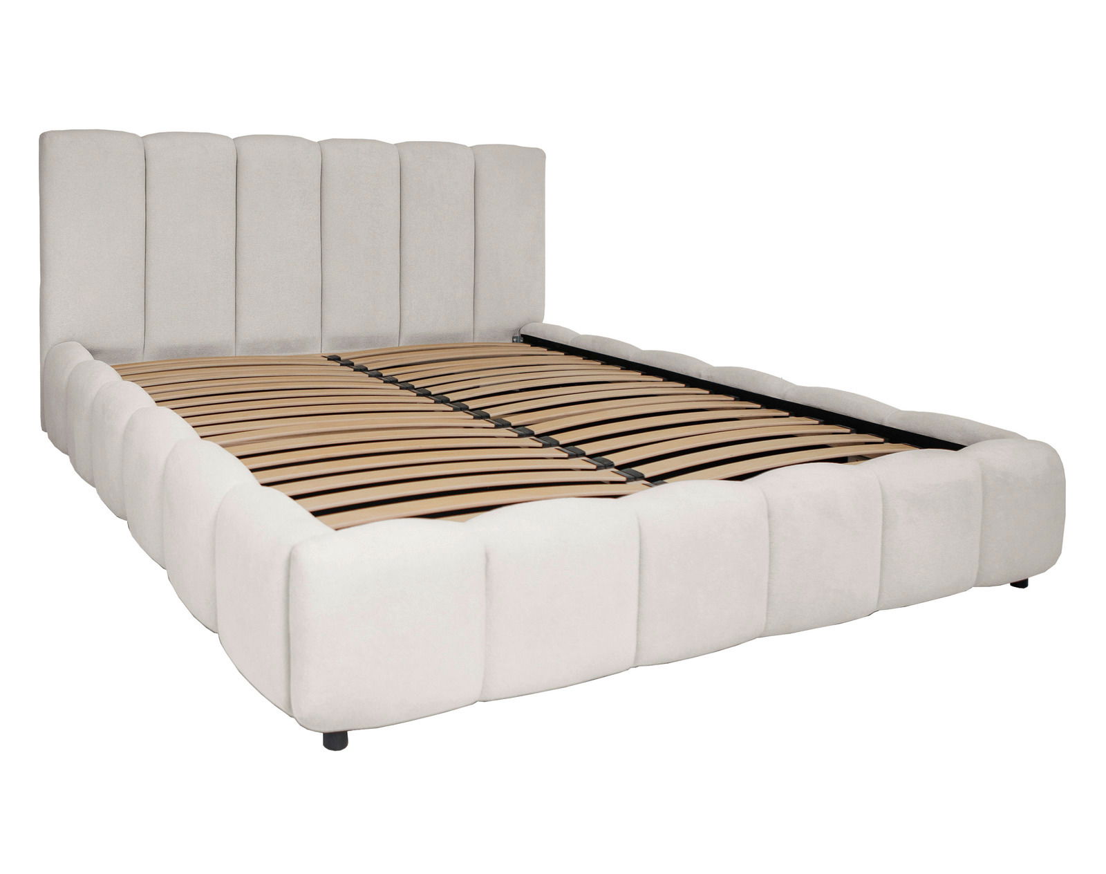 Polsterbettgestell LARINO von Alberto Martinelli in seitlicher Perspektive, mit gepolstertem Kopfteil und Lattenrost.