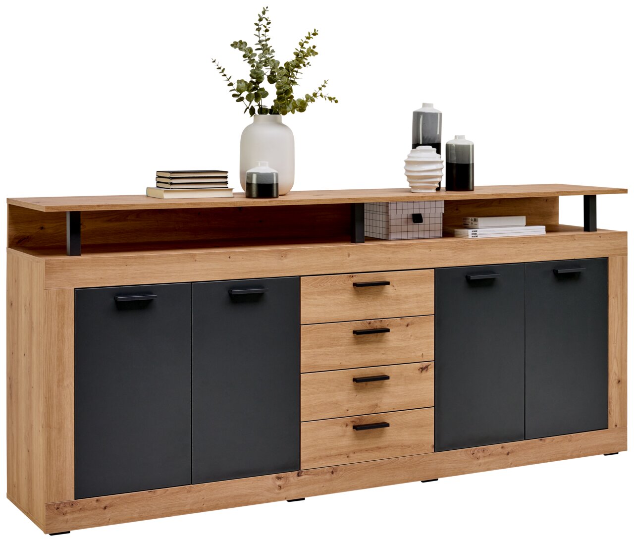 XORA XL-Sideboard MILA XL-Sideboard MILA aus Holz mit schwarzen Türen und Schubladen, dekoriert mit Vasen und Büchern, seitliche Perspektive