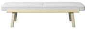 Sitzbank mit hellem Holzgestell und weißem Polster, Frontalansicht