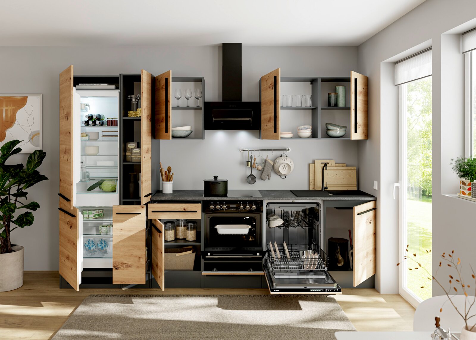 Moderne keukenopstelling met houtlook fronten en antraciet kasten, openstaande koelkast, oven en vaatwasser, met zwarte afzuigkap en spoelbak; frontaal aanzicht op ooghoogte.