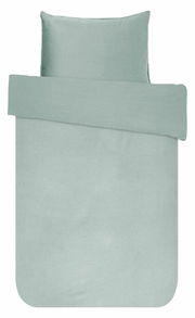 Bettwäsche-Set in hellem Grau, bestehend aus einem Kissenbezug und einem Bettdeckenbezug, aus der Vogelperspektive fotografiert.