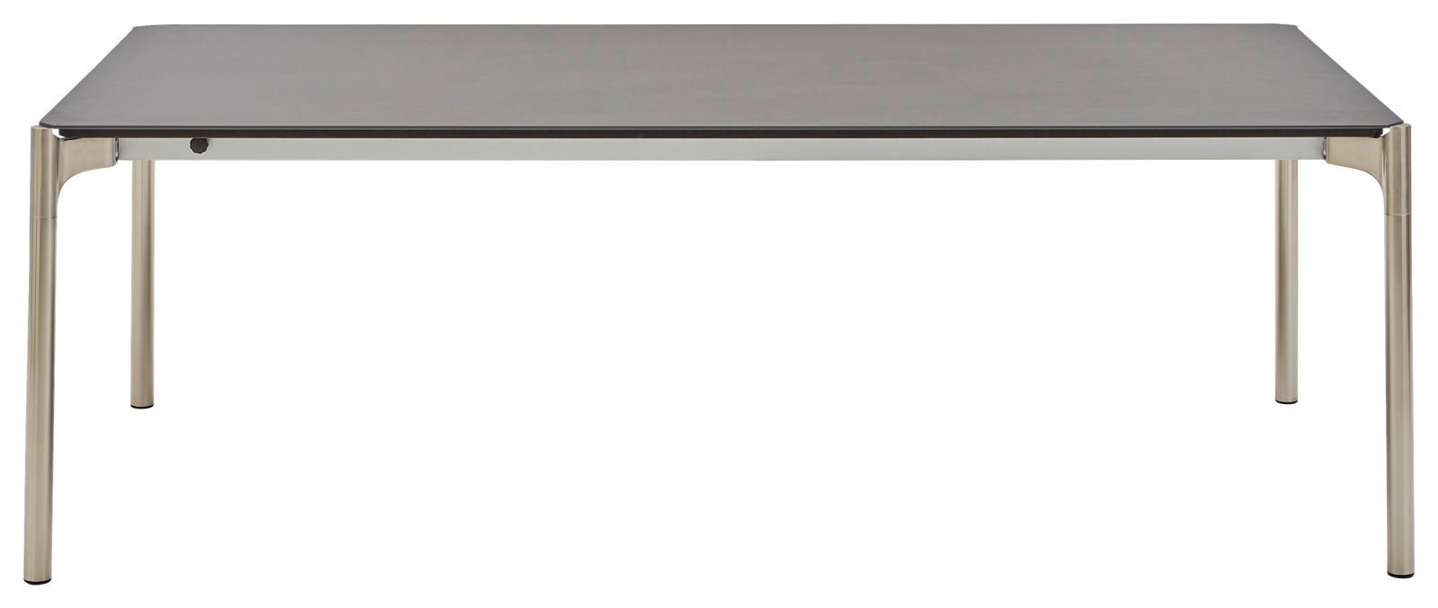 Moderner Esstisch mit schlanken Metallbeinen, seitliche Perspektive