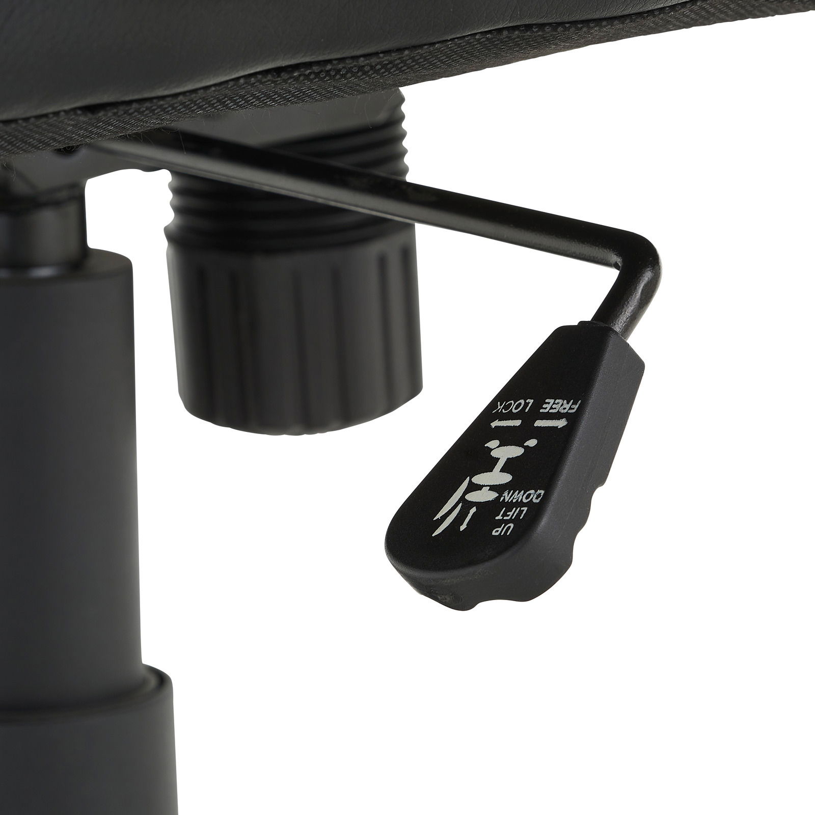 Nahaufnahme eines Hebels unter einem Chefsessel, der zur Höhenverstellung und Arretierung dient.