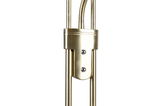 Nahaufnahme eines goldfarbenen Teils des LED-Fluters ORSON, 27W+4,5W, aus seitlicher Perspektive.
