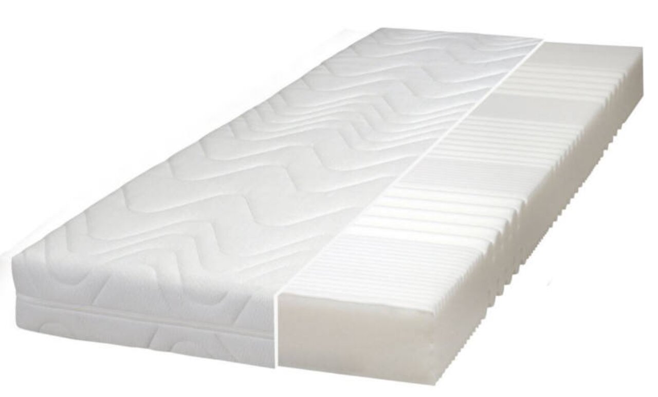 Z2 Komfortschaummatratze P480 BOZEN Komfortschaummatratze in seitlicher Perspektive mit sichtbarem Querschnitt, der die Schaumstruktur zeigt.